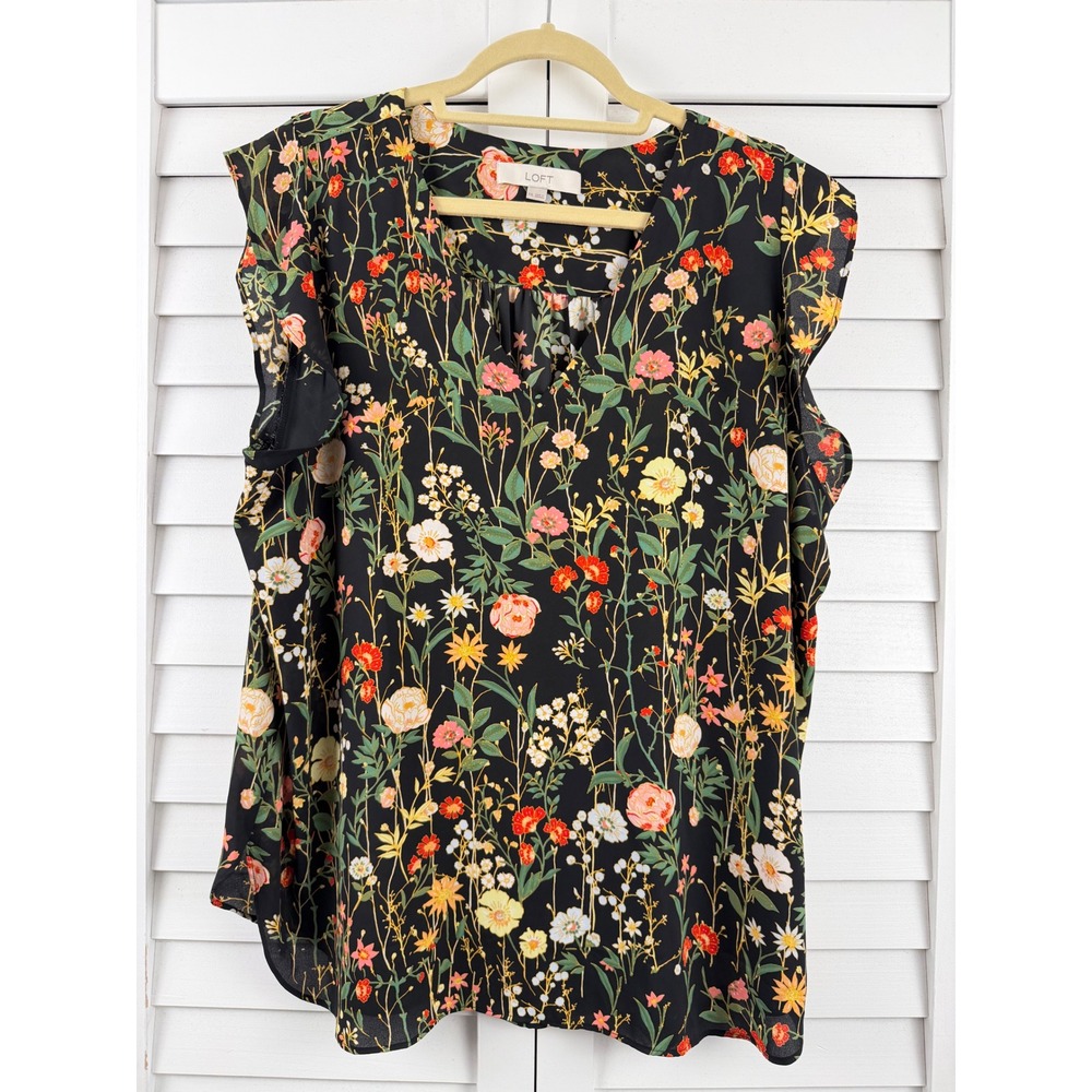 LOFT Flutter Sleeve Blouse Women XXL Black Floral V-Neck Pleated Back